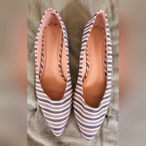 Women's shoes, flats.